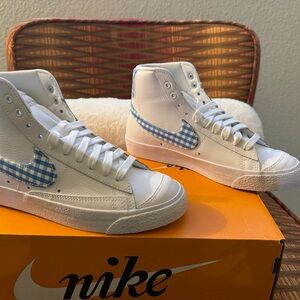Nike Women's Blazer Mid ‘77/ White & Blue Gingham Women's 7/Never worn; in box